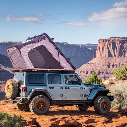Aluminum shell side opening roof tent-14 Camp outdoors and enjoy the beauty of nature with a roof-top tent